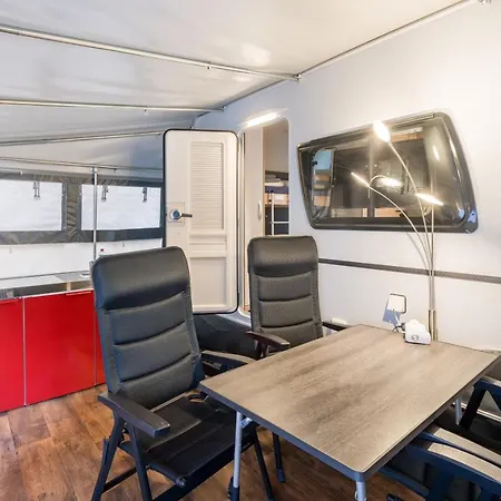 Caravan Am Gottesauer Schloss מלון